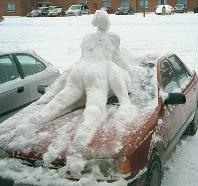 Снег на капоте