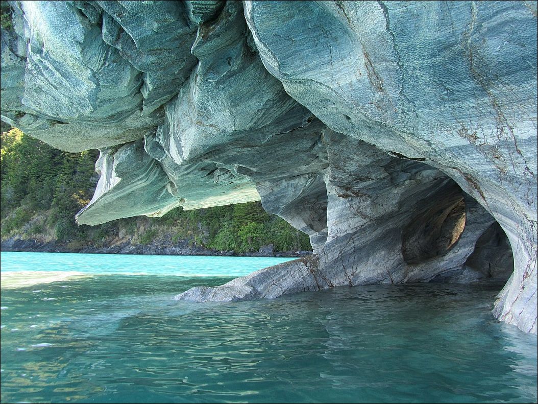 Скалы, вода, красивая природа