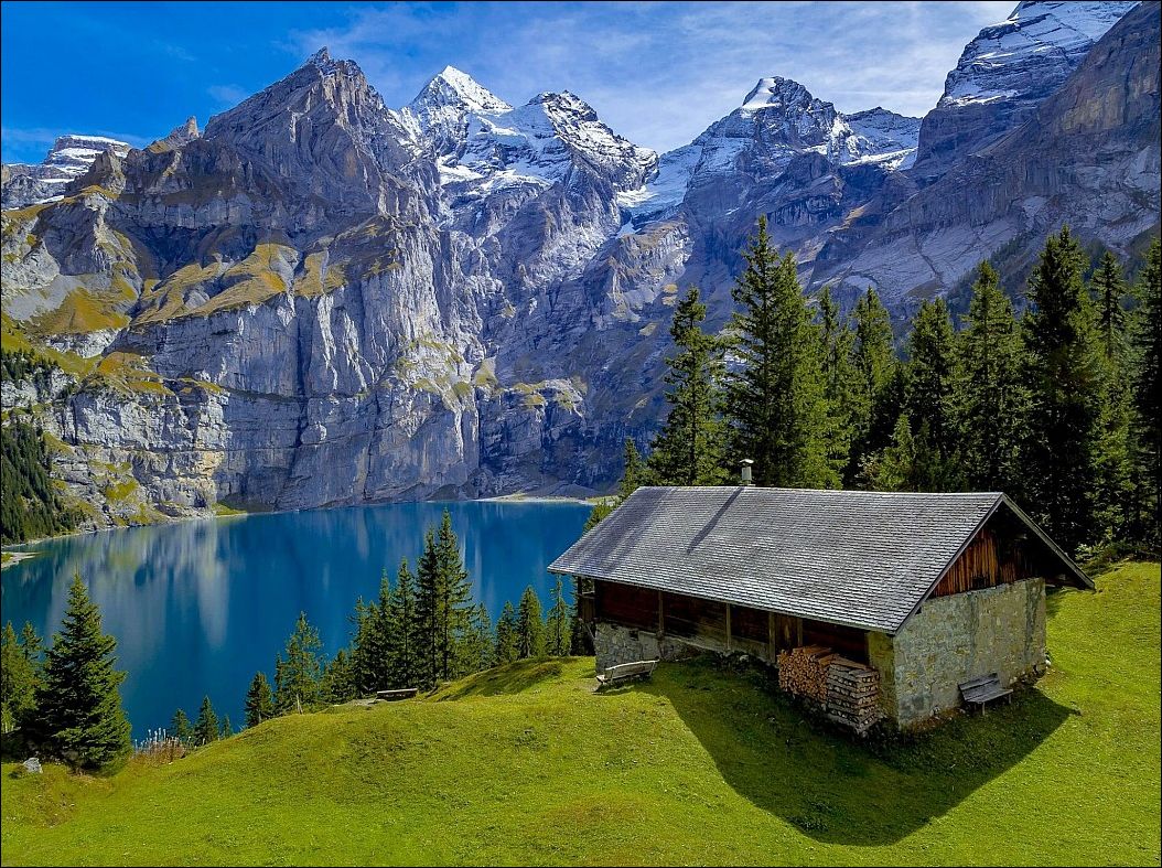 Горы вода домик красота